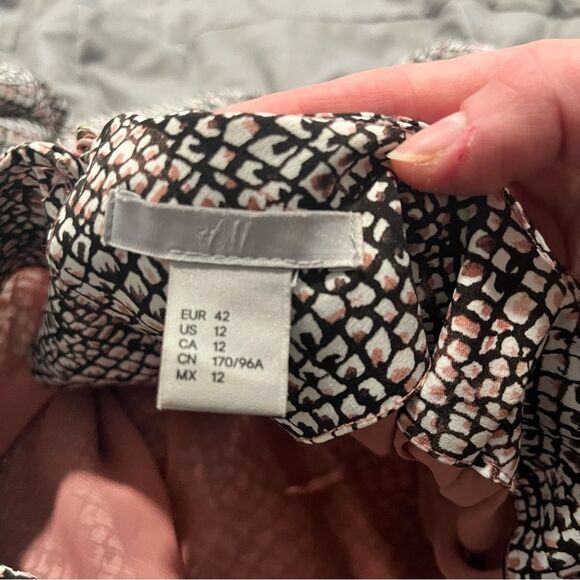H&M Black & White Snake Print Shift Dress Size 12 - Picture 7 of 8